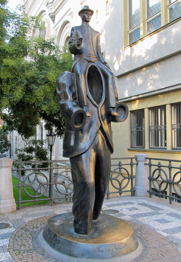 jaroslav rona's sculpture for franz kafka in prague's jewish quarter