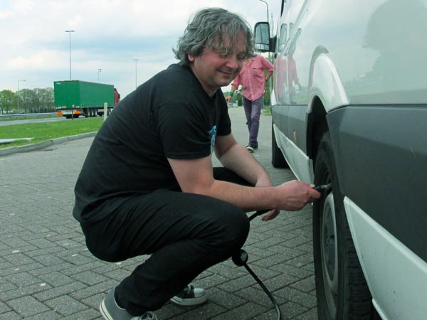 pepa inflating tires to correct pressure on the way to enschede on may 4, 2015