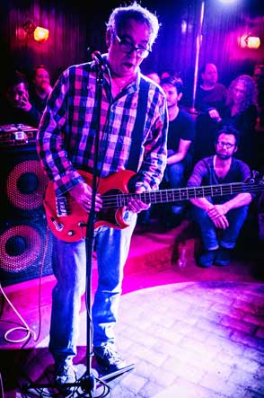 mike watt at 'king georg' in cologne, germany on october 28, 2016. photo by martin styblo
