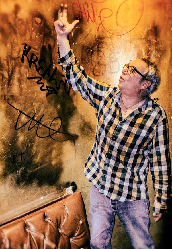 mike watt at king georg (backstage) in cologne, germany on october 28, 2016 - photo by martin styblo