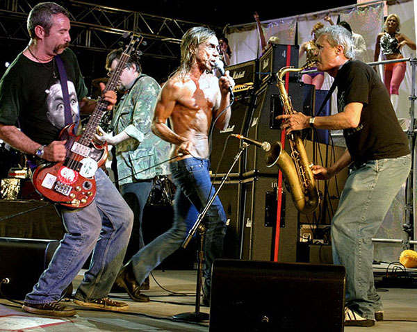 mike watt w/the stooges on randall's island, ny on august 14, 2004 - photo by peter whitfield