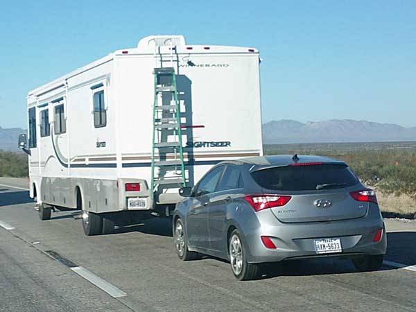 motorhome w/aladder on a ladder spott by mike baggetta on the I-10 near the mountain time zone sign in texas on november 3, 2023