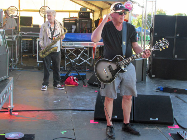 steve mackay + james williamson (l to r) at soundcheck in perth - mar 22, 2013